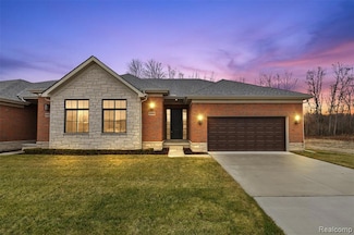 55589 Oak Pointe Dr, Shelby Township, MI 48315