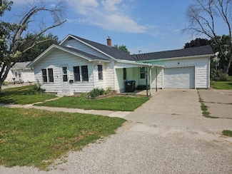 508 15th St, Belle Plaine, IA 52208