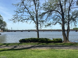 186 Sandcastle Key, Secaucus, NJ 07094