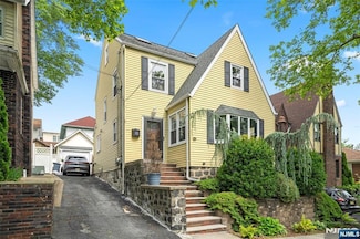 511 Lindberg Ave, Cliffside Park, NJ 07010
