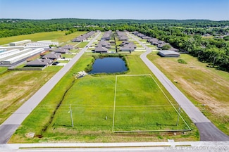 103 N Phillips St, Skiatook, OK 74070