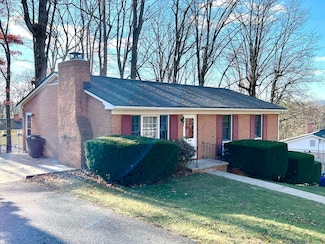 908 Crestwood Dr, Staunton, VA 24401