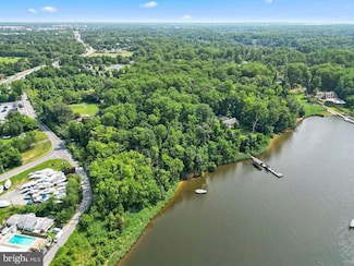 27 Old South River Rd, Edgewater, MD 21037