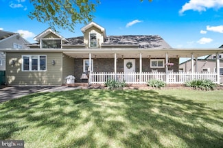 14 Rolling Ln, Levittown, PA 19055