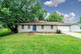 320 Jackson St, Pella, IA 50219