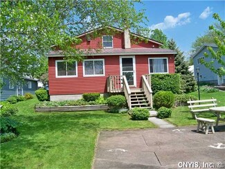 3 Cove Ln, Great Neck, NY 11024