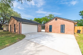 2402 N Ferrisburg Ct, Sugar Land, TX 77478