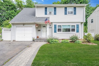195 E 23rd St, Huntington Station, NY 11746