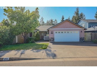895 Kristen Way, Cottage Grove, OR 97424