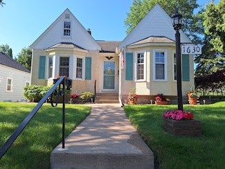 1630 Beech St, Saint Paul, MN 55106