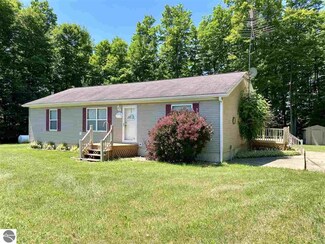 2698 S 9 Rd, Harrietta, MI 49638