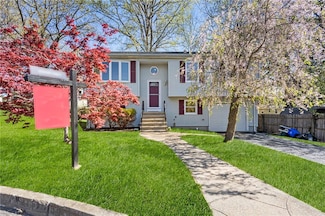1 Jared Ct, North Providence, RI 02911
