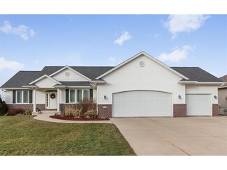 415 Sunset Dr, Fairfax, IA 52228