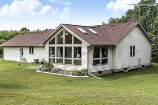 N5060 Probst Ln, Helenville, WI 53137