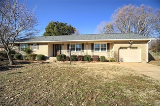 7365 Forest Dr, Gloucester Point, VA 23062