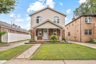 8343 261st St, Glen Oaks, NY 11004