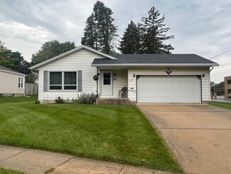 1506 S Walnut Ave, Freeport, IL 61032