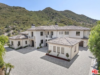 29450 Malibu View Ct, Agoura Hills, CA 91301
