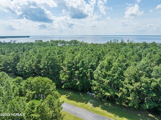 127 Garbacon Dr, Beaufort, NC 28516