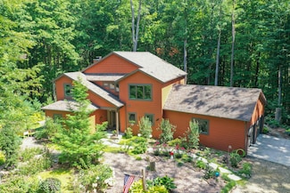 46 Camp Madron Rd, Buchanan Township, MI 49107