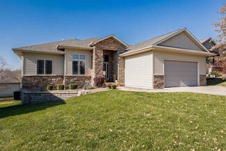 425 Thornbury Ave, Iowa City, IA 52245