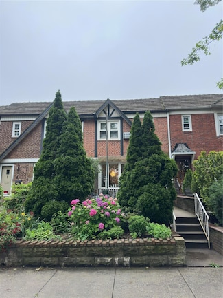 82-48 Eliot Ave, Flushing, NY 11379