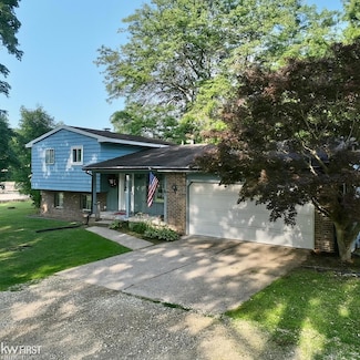 6355 N Mckinley Rd, Flushing, MI 48433
