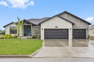 685 N Fox Hill Cir, Nixa, MO 65714