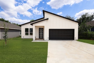 1032 E Arlington Ave, Fort Worth, TX 76104