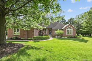 225 Redwood Ln, Leonard, MI 48367