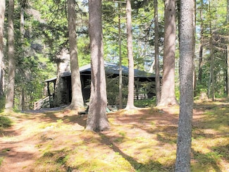 62 Crest Ave, Boothbay Harbor, ME 04538