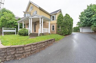 923 Brookside Rd, Allentown, PA 18106