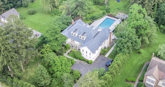 304 Syosset Woodbury Rd, Woodbury, NY 11797