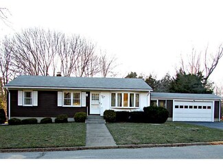 7 Ledgemont Dr, Lincoln, RI 02865