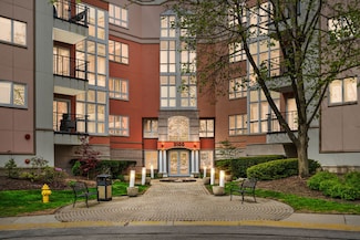 3100 Lexington Ln Unit 203, Glenview, IL 60026
