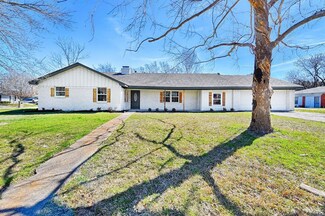901 Crestview Dr, Kaufman, TX 75142