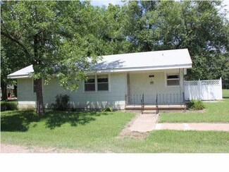 104 W Commercial St, Goessel, KS 67053
