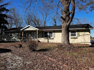 1 Hickory Rd, Nashville, IL 62263
