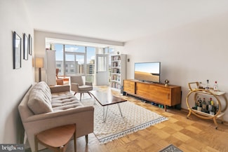 730 24th St NW Unit 803, Washington, DC 20037