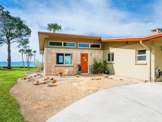 7608 Westmoreland Dr, Sarasota, FL 34243