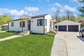 1219 11th St, Nevada, IA 50201