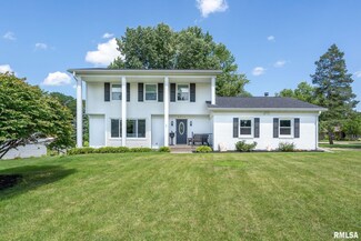 2305 Olympia Dr, Bettendorf, IA 52722