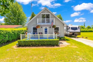 7462 Woodbine Rd, Lexington, MI 48450