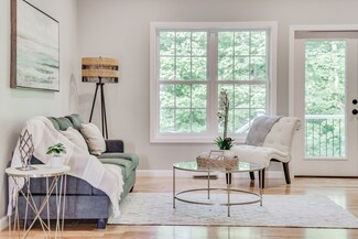 13 Mark Dr, Agawam, MA 01001