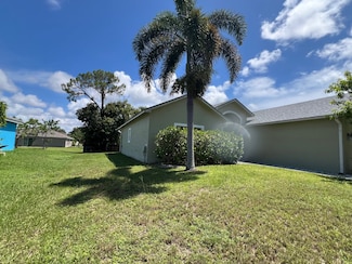 944 SE Browning Ave, Port Saint Lucie, FL 34983