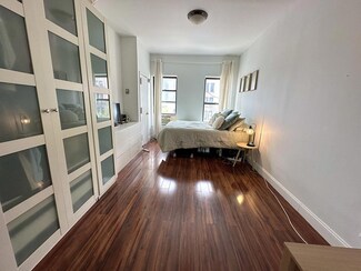 359 W 53rd St Unit 3B, New York, NY 10019
