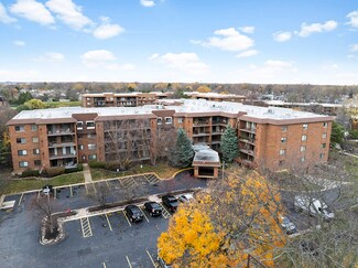 51 Old Oak Dr Unit 200, Buffalo Grove, IL 60089