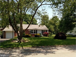 1015 Pheasant Ln, Oreland, PA 19075