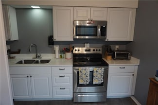 6122 E 127th St, Grandview, MO 64030