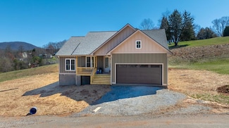 202 Jackson Heights Dr, Franklin, NC 28734